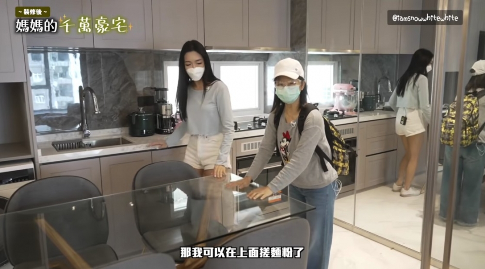 上年雪姨用千萬買下位於北角嘅單位送俾媽媽!