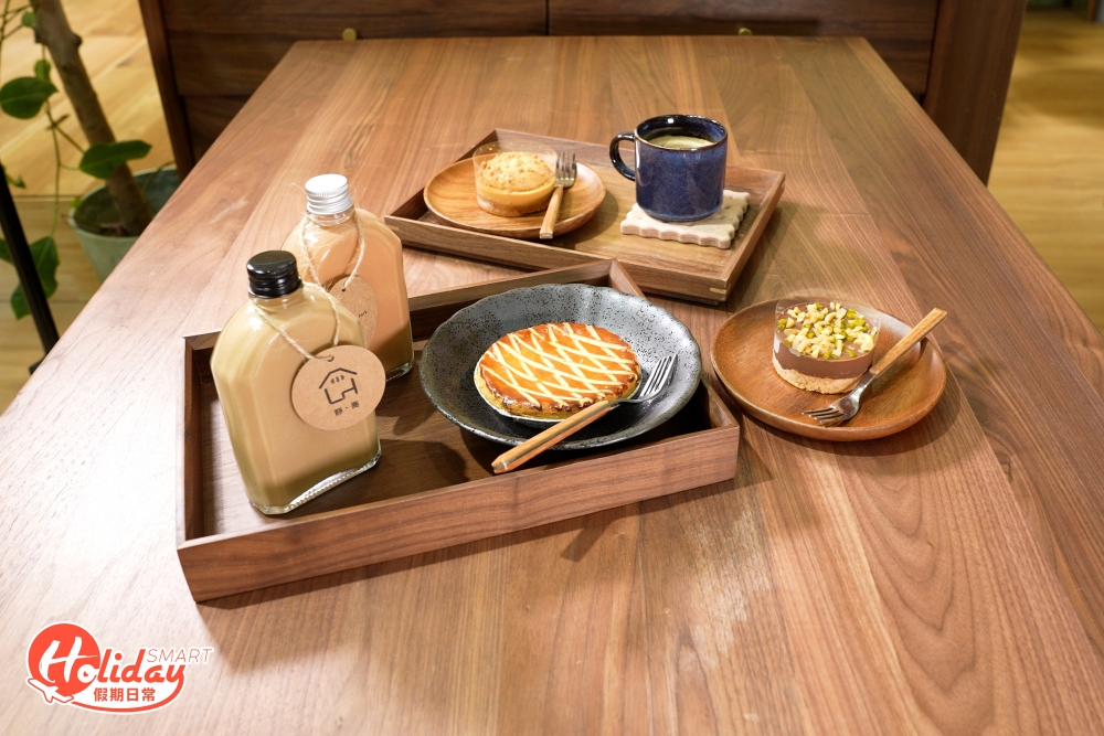 所有糕餅係由法國甜品大師製作，比如朱古力撻、焦糖撻味道有水準；另外亦提供玻璃樽裝錫蘭茶葉手沖奶茶，平均$40有交易。