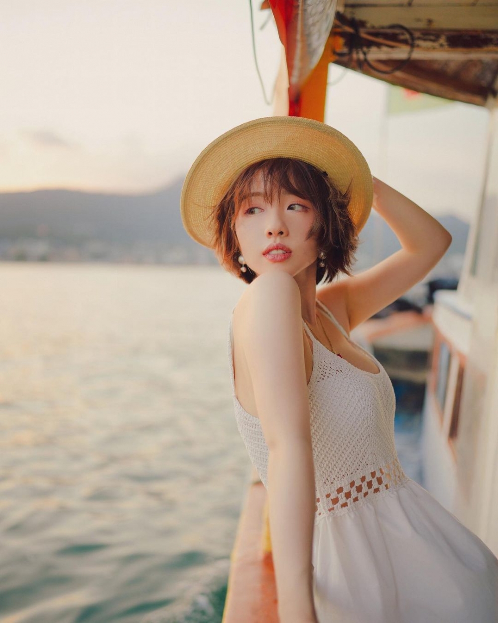 KITKAT 表示同第一位日本男朋友喺藝術展覽相識，當時自己做intern幫手翻譯，而對方則係來港展覽嘅藝術家，男方同佢傾偈數次後就約佢食飯追求佢。