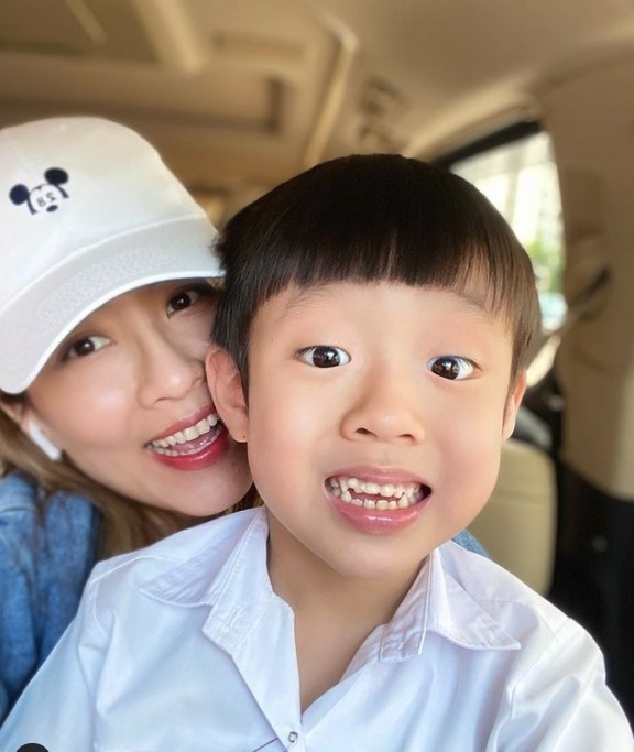 陳敏之表示自己係送完兒子返學，順路買埋旗。