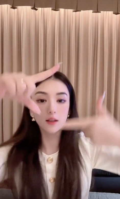 方媛用咗filter之後眼睛變大、鼻子變高