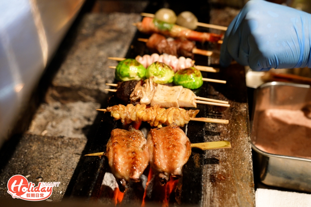 嚴選當地貴價靚食材,以備長炭燒製,火力平均易控制。