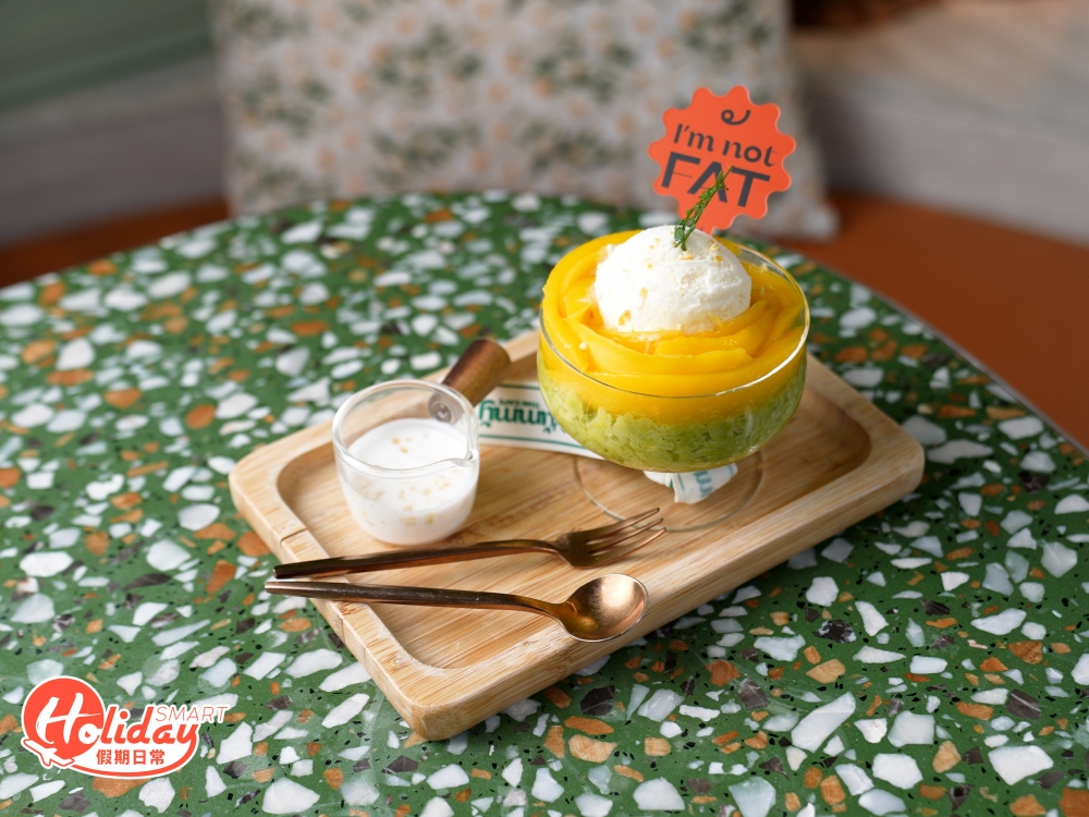 另外必試招牌甜品芒果糯米飯，糯米飯特別以斑蘭汁製作，斑蘭味散發獨特的天然清甜香氣，再配上芒果肉更清甜！