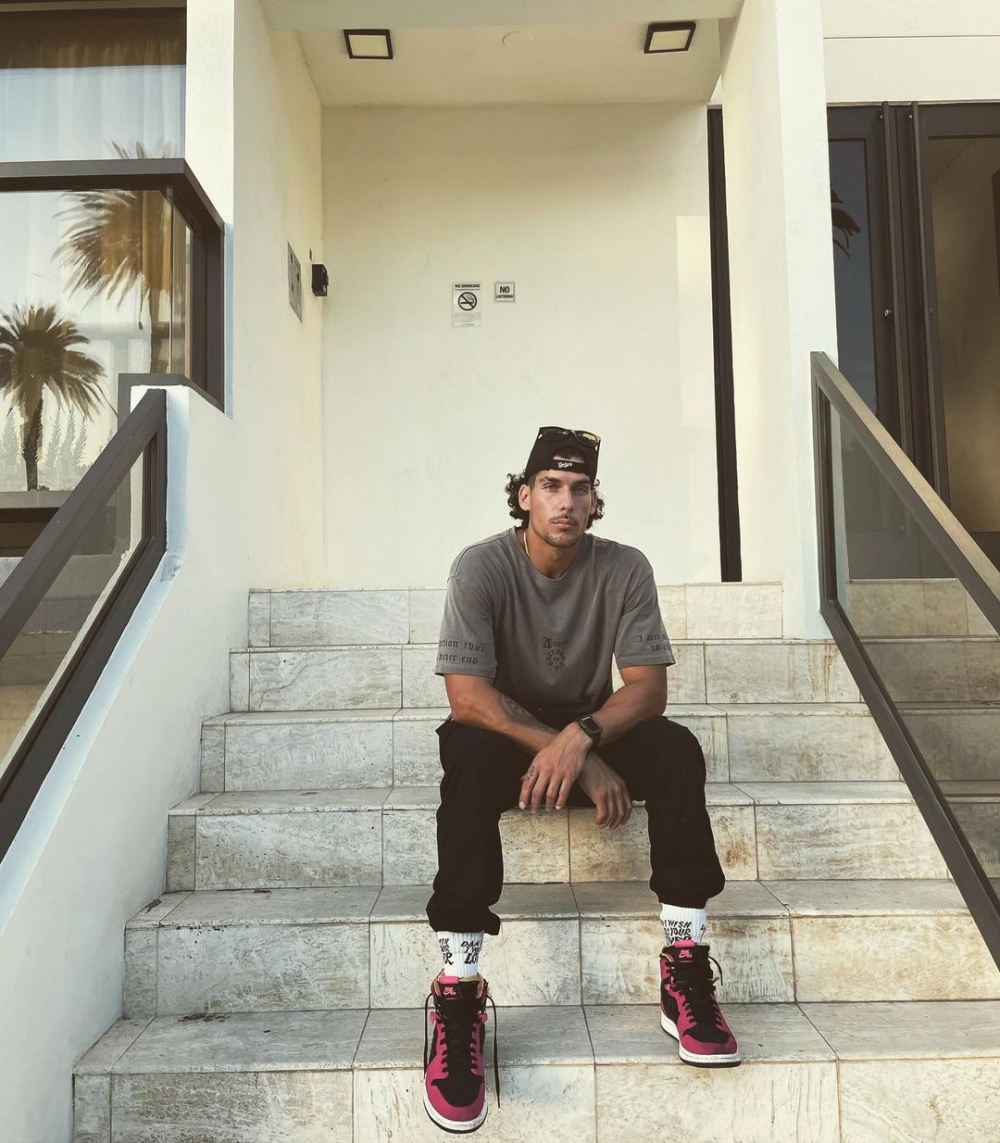 哥哥Daniel Perfetto。