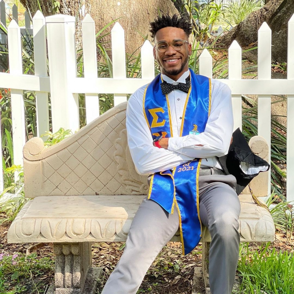 弟弟Devon Miller。