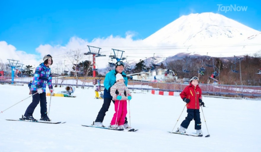 購買套票後將會有專車喺新宿接送大家往返滑雪場，超方便！