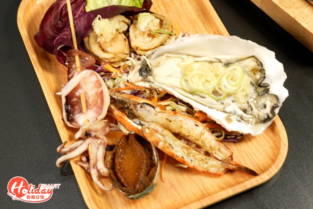 店家推出5款可以追加的半價海鮮,包括帶子、海蝦、魷魚、鮑魚和韓國石蠔自由選擇。