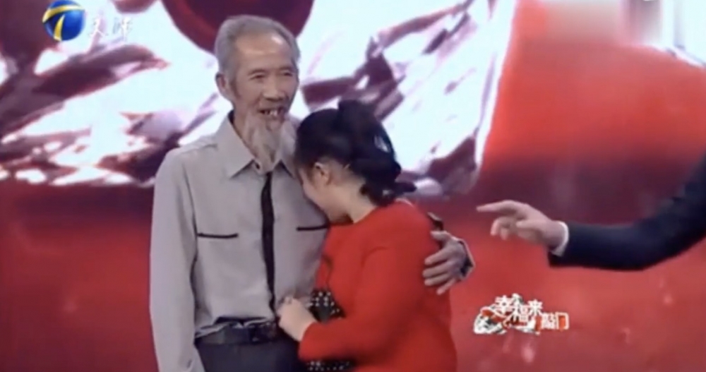 張鳳拒絕屋企人介紹嘅相親對象，直接向文長林表白：「讓我照顧你吧！我們一起生活。」