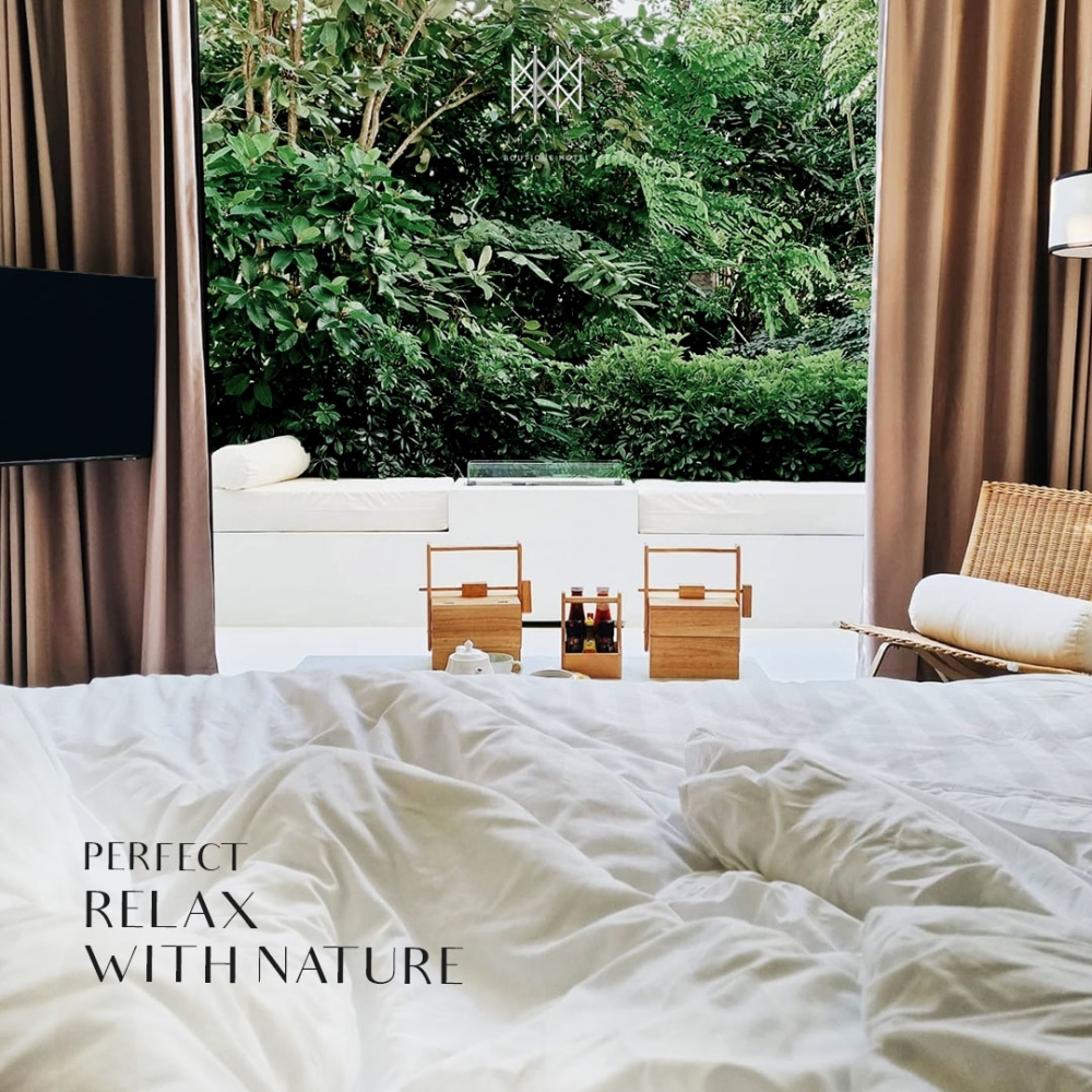 房間設計以簡約嘅白色為主