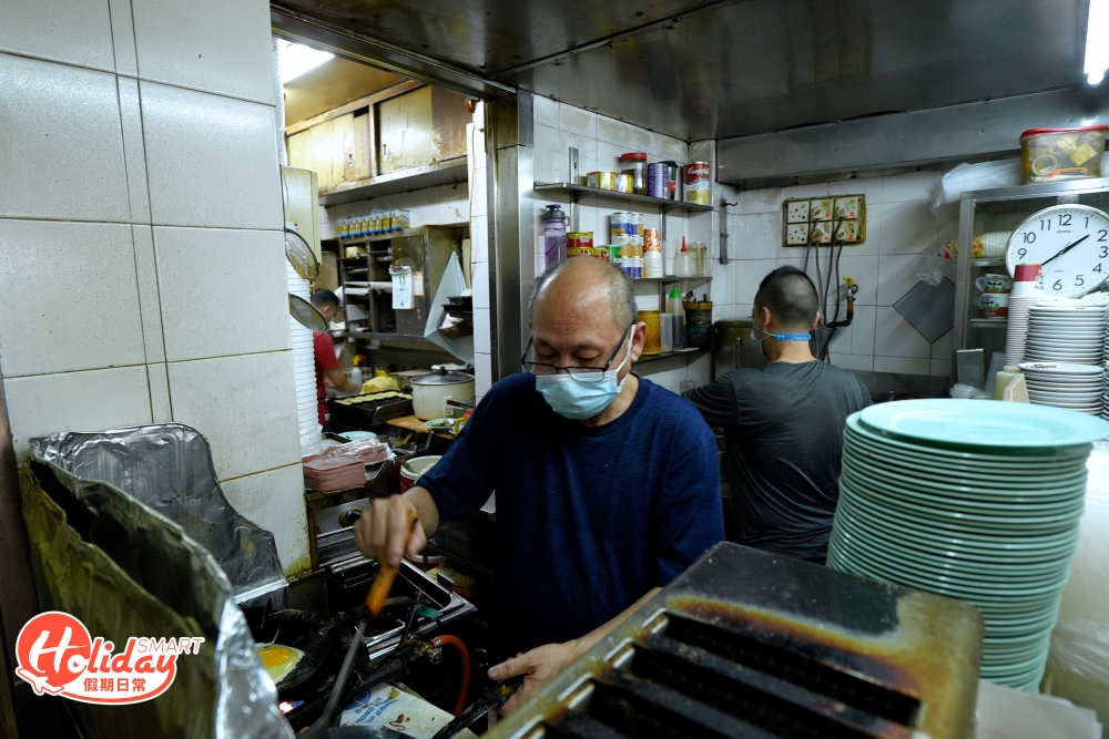 西環祥香茶餐廳於1967年開始營業，開業超過50年，由周氏家族經營，由阿爺傳到阿孫，現時老闆已經是第三代傳人，深得街坊喜愛，不少食客以為餐廳會一代傳一代流傳下去，可惜事與願違。