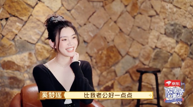 奚夢瑤稱自己都唔係好識做家務,100分入面應該只得60分,比老公何猷君高一分左右。
