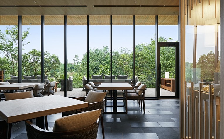 東京立川のウェルビーイングホテル(SORANO HOTEL)於2020年6月開幕,酒店位於昭和紀念公園附近,由法國設計師Gwenael Nicolas親自設計。