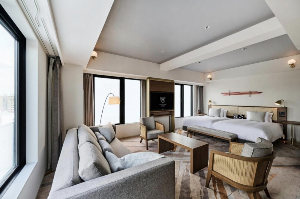 地點位於JR與地下鐵交會車站旁