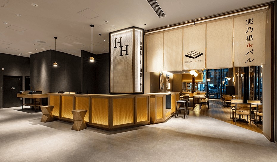 講到CP值最高的酒店,記者推介位於赤羽站的赤羽ホリックホテル(Akabane Holic Hotel),先講酒店位置相當方便,只需1分鐘即可到達赤羽站,追星一族的朋友更可以於20分鐘內到達「追星聖地」埼玉超級競技場!