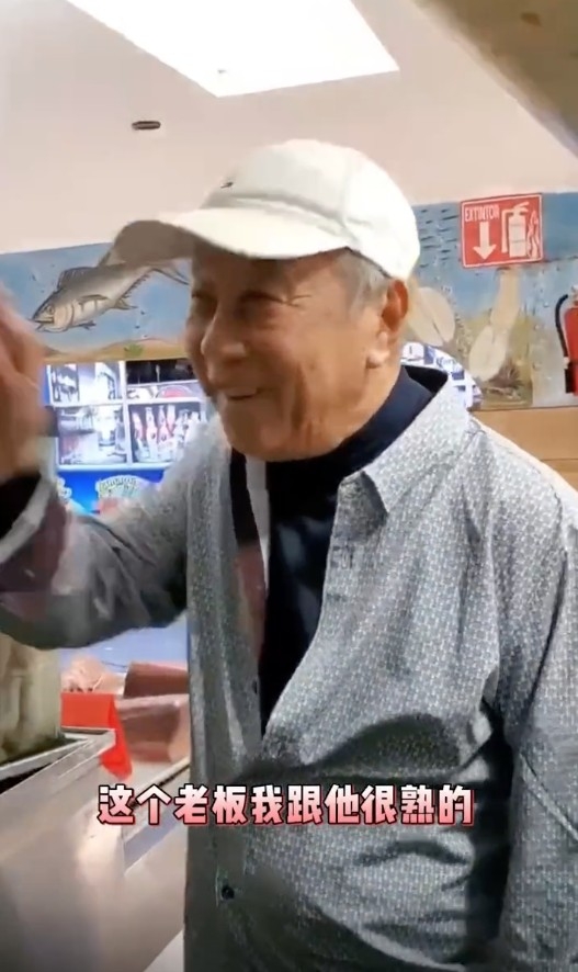 夏雨似乎對當地十分熟悉，相信佢已居住咗一段時間。