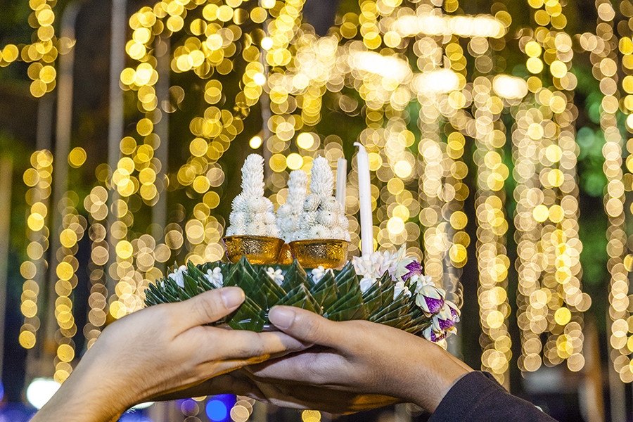 傳統的水燈係用香蕉葉編織而成～