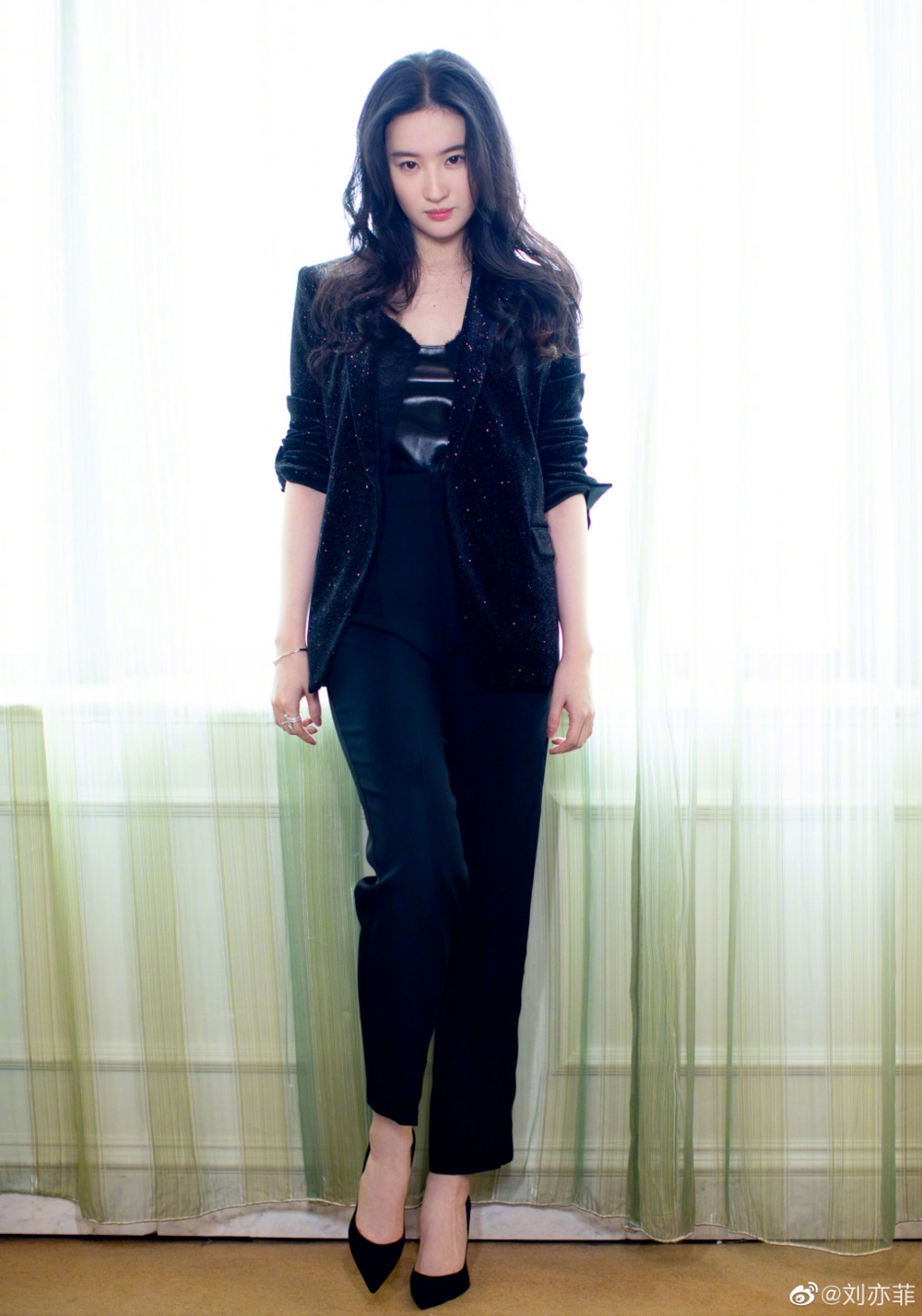 但網民發現佢上載嘅照片就成功「維持美貌」