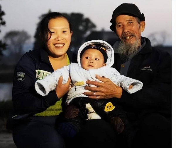 一年後佢哋嘅兒子出生，文長林為兒子改名做「文璟天」