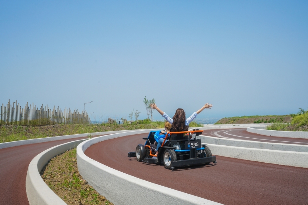 親子或情侶可以選擇雙人座賽車～