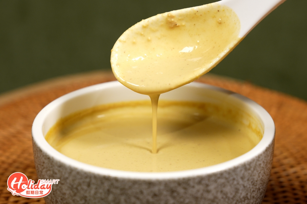 每日限量供應的開心果露在坊間相對少見，選用意大利西西里開心果，同樣用上特製石磨低溫研磨，為了突出果仁味，研磨前會將果仁先焗15分鐘，令果仁味更醇厚，而且不添加人工色素，口感綿密幼滑，還原「媽媽糖水味道」。