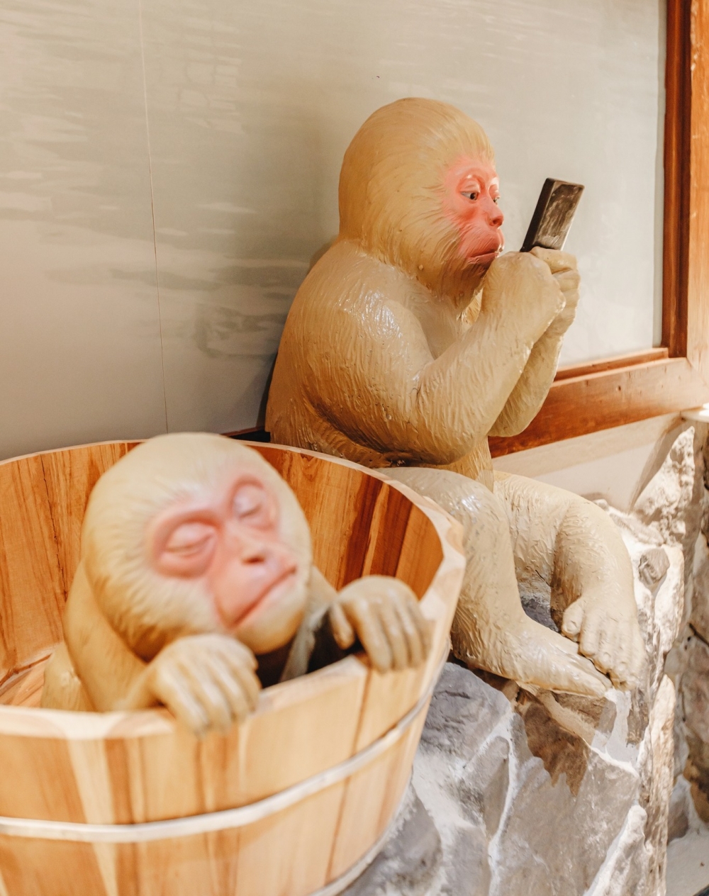 商場各個角落都設有充電位，方便大家充滿電繼續盡情影相！