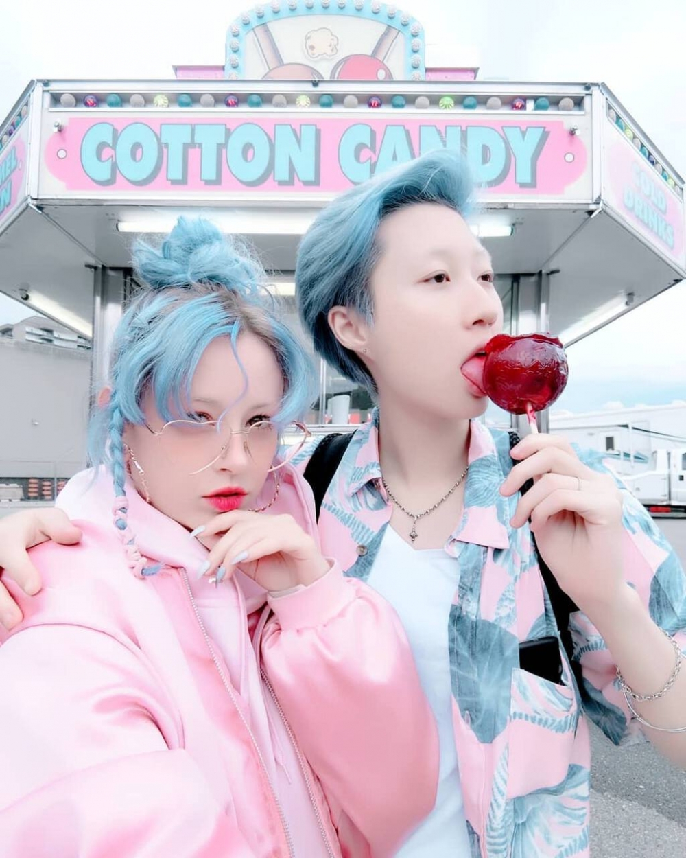 吳綺莉女兒吳卓林現時與妻子Andi喺加拿大生活，近日被網民喺街頭偶遇佢！