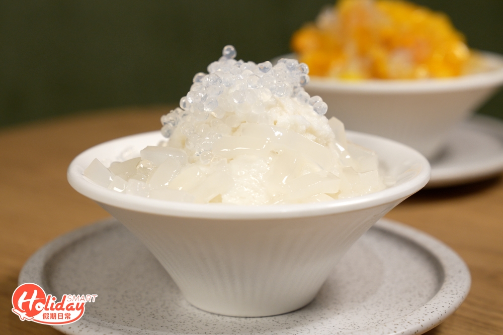 由原本只供應5款手工糖水，現時新店更推出全新3款鮮果冰，包括龍眼冰、榴槤冰及芒果冰，均使用新鮮生果製成，其中龍眼冰選用泰國龍眼，每碗等如20粒龍眼的份量。