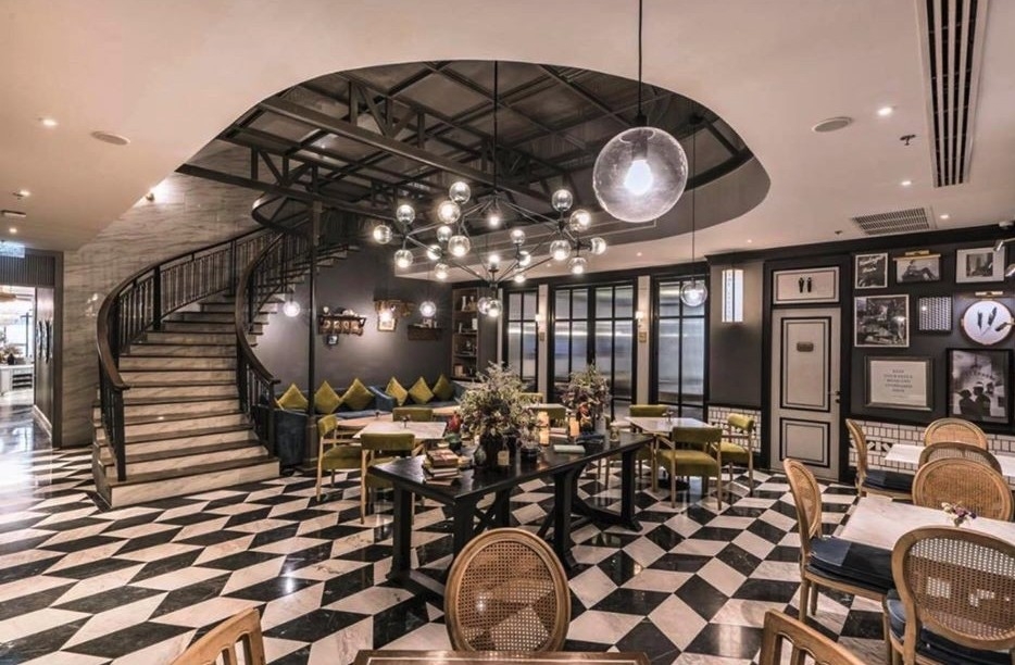 裡面設計以黑白色為主，設計高貴典雅～