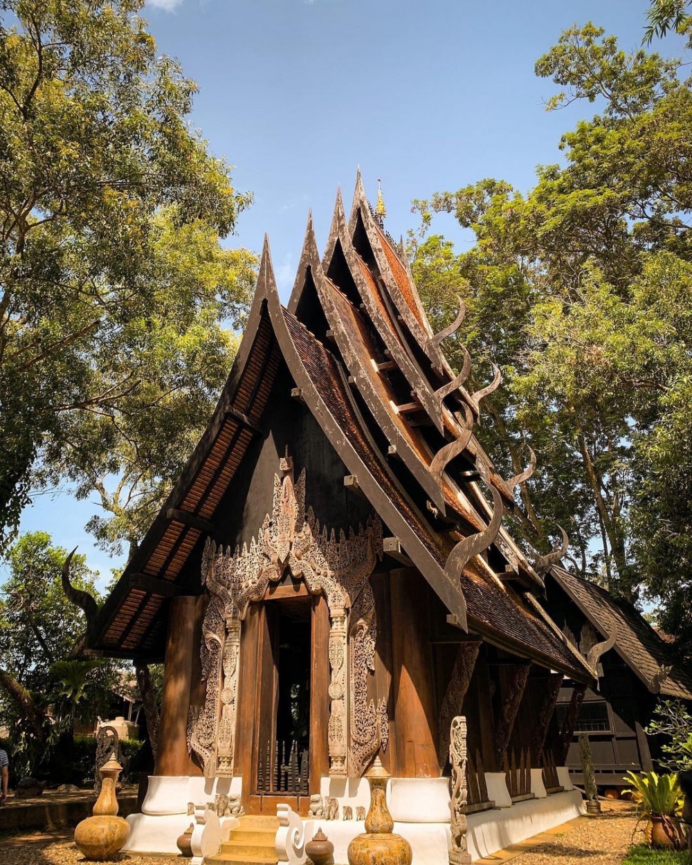 黑廟係一座以地獄和死亡為主題的私人博物館，以暗沈的黑色為主調。