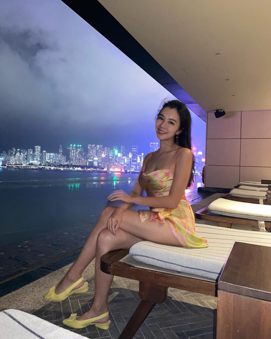 雖然唔再喺電視圈工作，但麥明詩獲大讚越嚟越靚，甚至比喺TVB嗰陣仲正。