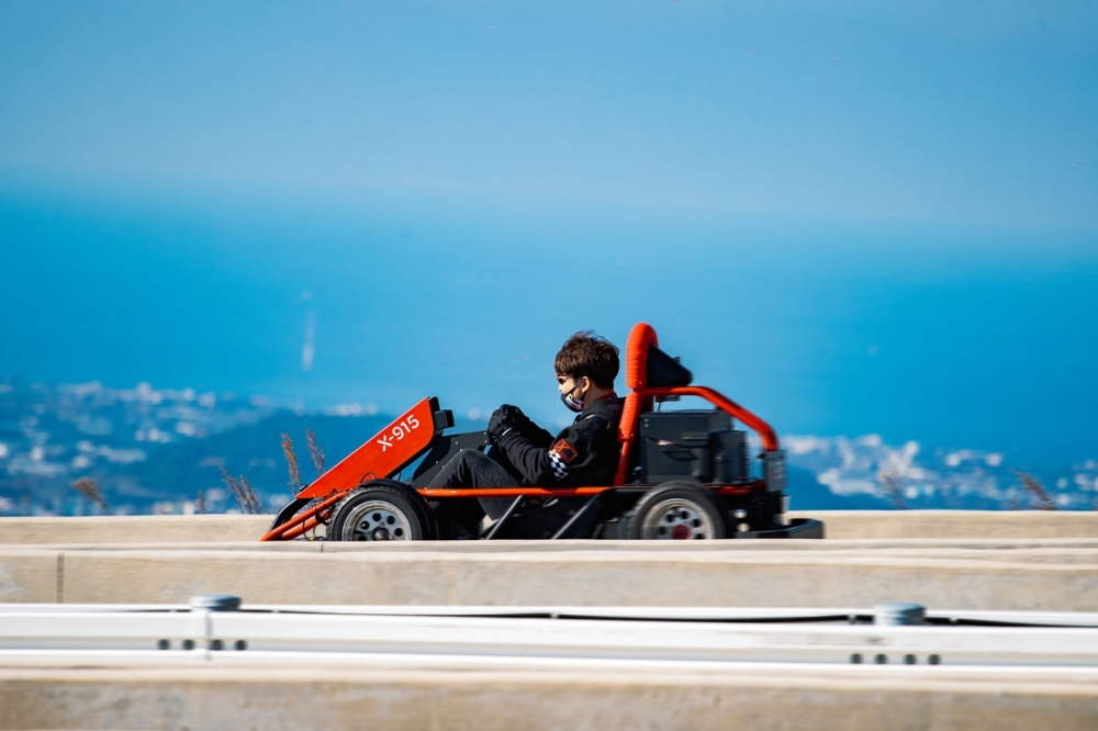 喜歡刺激感的朋友可以可以體驗在賽道上疾走的感覺！