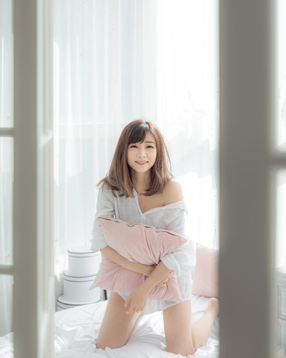 現年33歲嘅簡淑兒入行多年,憑甜美笑容、迷人腰果眼獲封「宅男女神」
