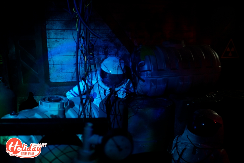 「潛逃太凶艙」是哈囉喂歷年來最大型的鬼屋，以太空艙為主題，挑戰者要進入一個遠離地球軌道的超巨型太空艙站，裏面已有不明的外星生物潛藏在內，挑戰者需要通過不同任務才可逃出生天，需要衝破崎嶇的通道和搖晃的地面，在不同斜坡上行走，甚至爬行，當中更包括需要單獨面對的挑戰，在漆黑中探路或潛入激光海，絕對是膽量的考驗。