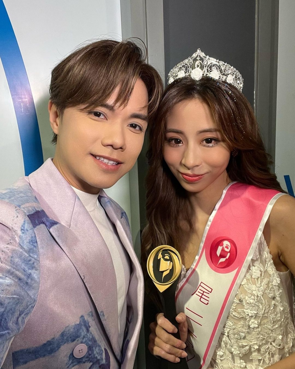 而佢獲獎之後就不停被網民批評，有網民認為節目有「造馬」嫌疑？！