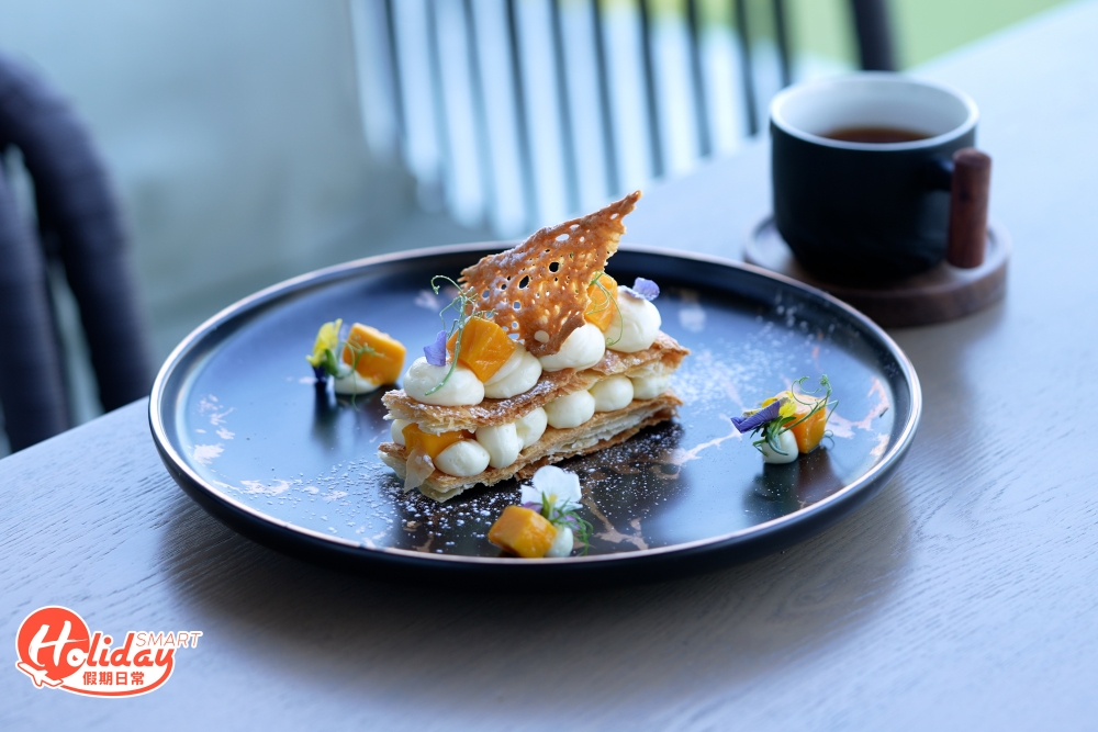 套餐更可歎其自家製甜品，有焦糖燉蛋布甸、心太軟和富士蘋果批等，推介新登場的吉士拿破崙，除了賣相吸引外，鬆化的酥皮夾著軟滑吉士醬，口感豐富。