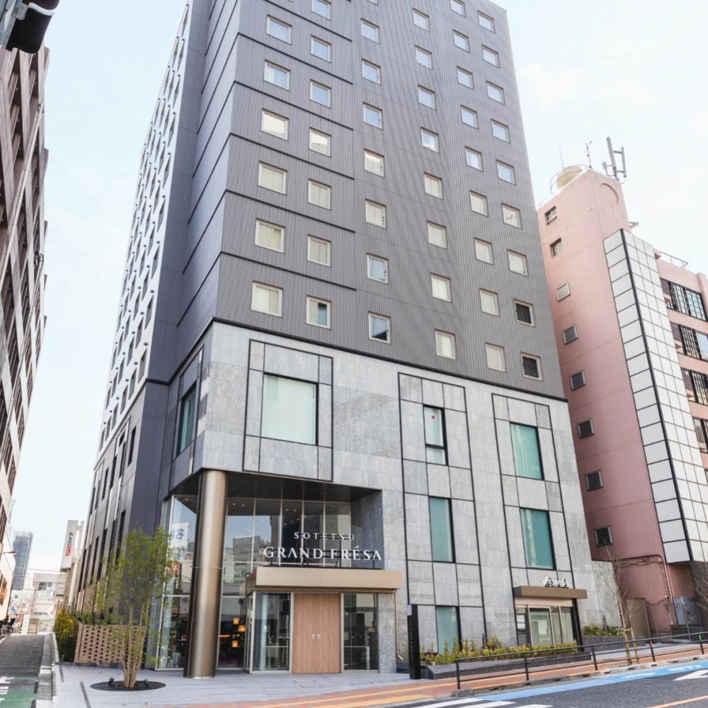 酒店位置於車站及觀光景點附近,步距1分鐘即可到達高田馬場,方便到達新宿、澀谷等人氣觀光點。