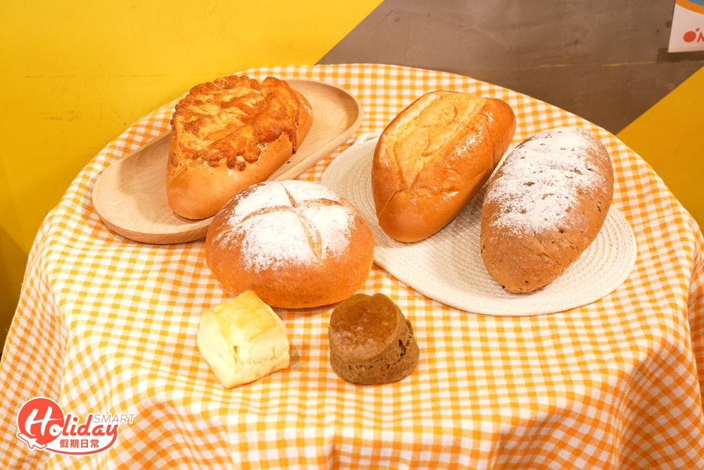 P&D Bakery所賣的麵包全由自家工場人手製作,麵包店主打使用日清麵粉,加入純天然紐西蘭牛油,並以日式湯種方法製作麵包,令麵包比坊間所賣的格外鬆軟更帶濃郁牛油香!