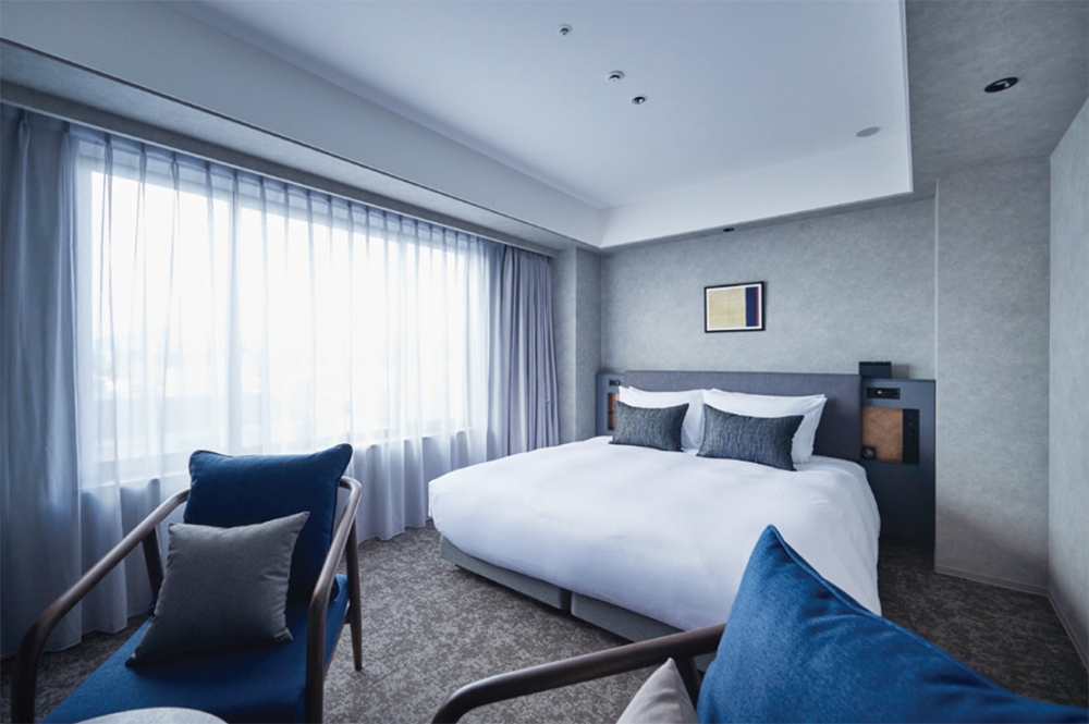 家具均以京都當地工匠製作，客房設計簡約、設施齊全。