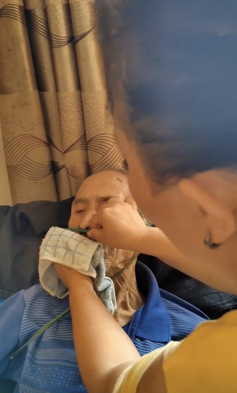 結婚至今近10年，兩人恩愛依舊，喺2022年9月28日文长林離世，張鳳傷心欲絕