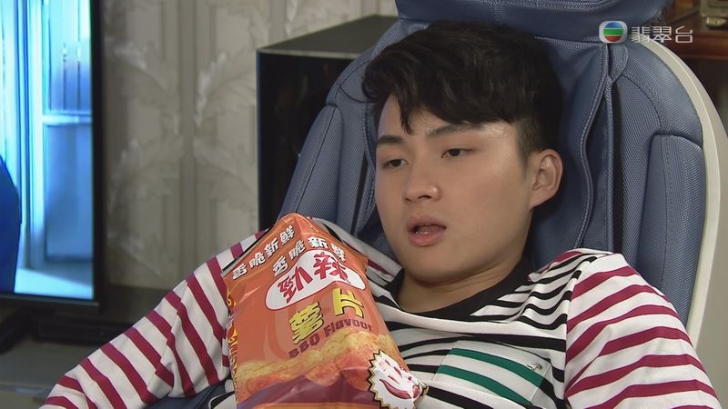 男子被指常曠工！