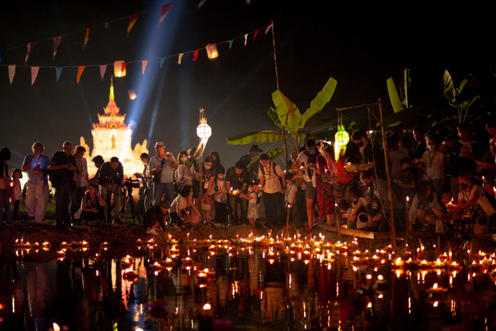 放水燈的寓意過去一年的晦氣和罪惡可以隨水燈漂走～