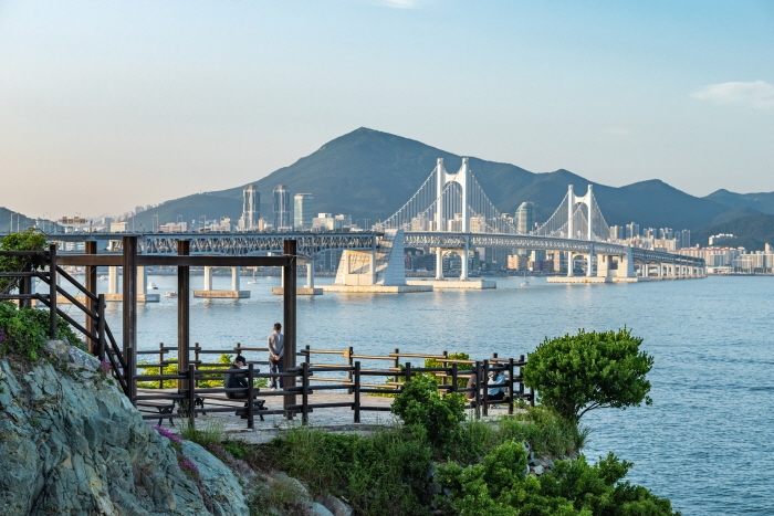 釜山煙火節觀賞煙火熱點：二妓臺都市自然公園