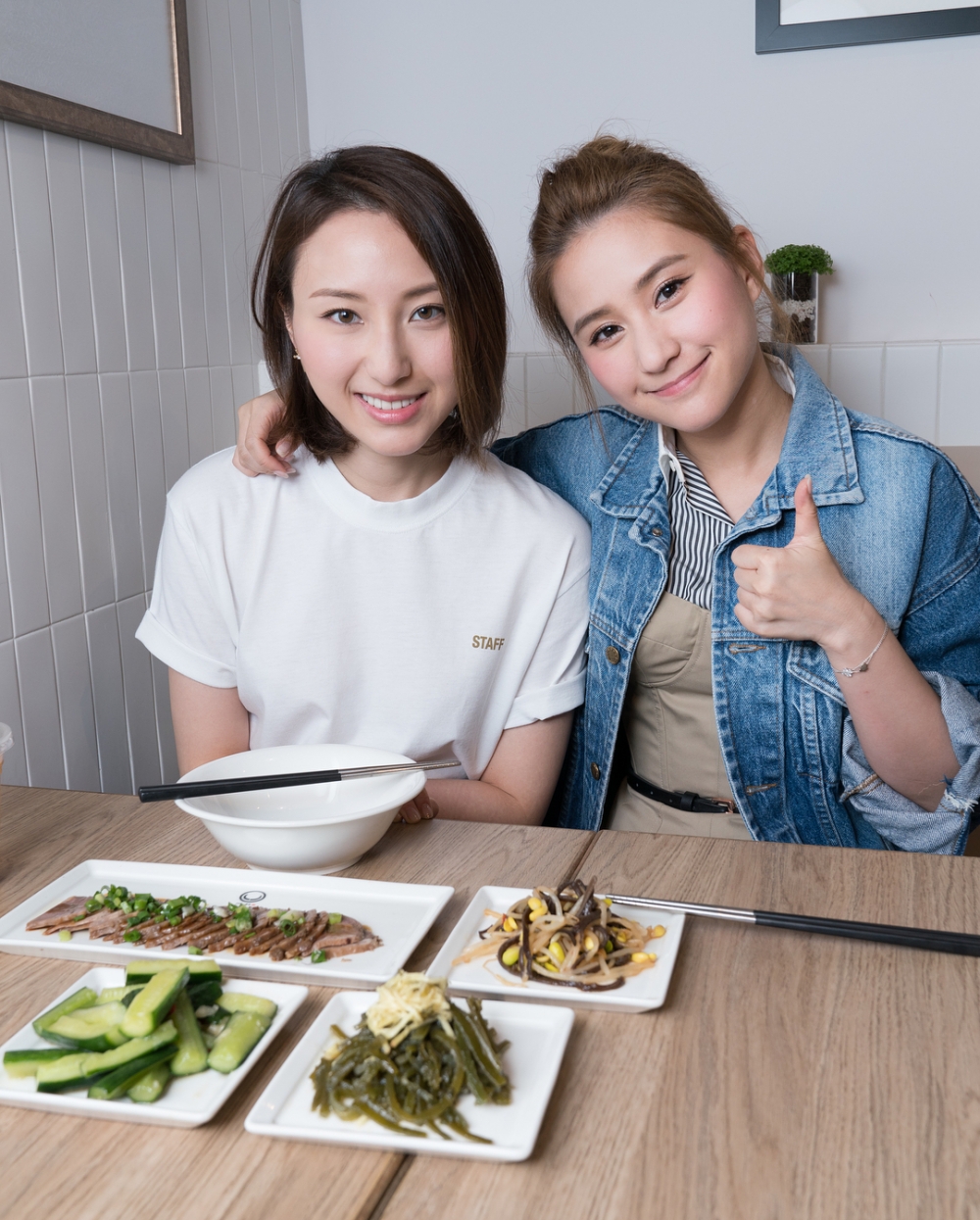 超雲近年都十分低調,與妹妹何超蓮唔同,佢嘅社交網站更新並唔頻密,多數都係貼啲生活照
