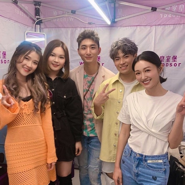 一班聲夢學員出席商場show,張寶兒有份安排服裝造型,更興奮同佢哋合照留念