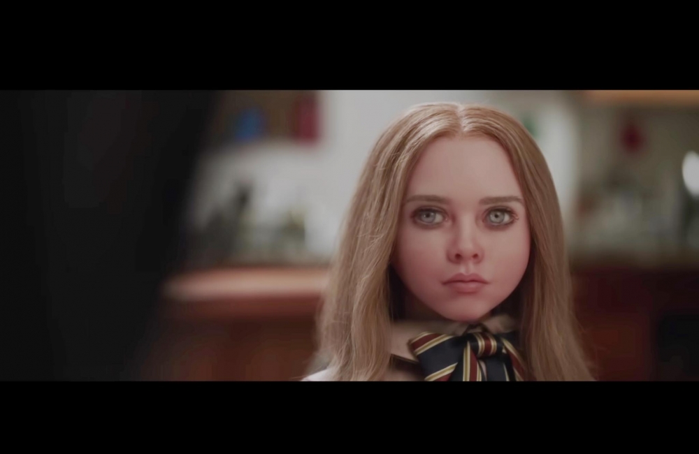 「Megan」外表是精緻的洋娃娃，但眼神卻非常冷酷兇狠！