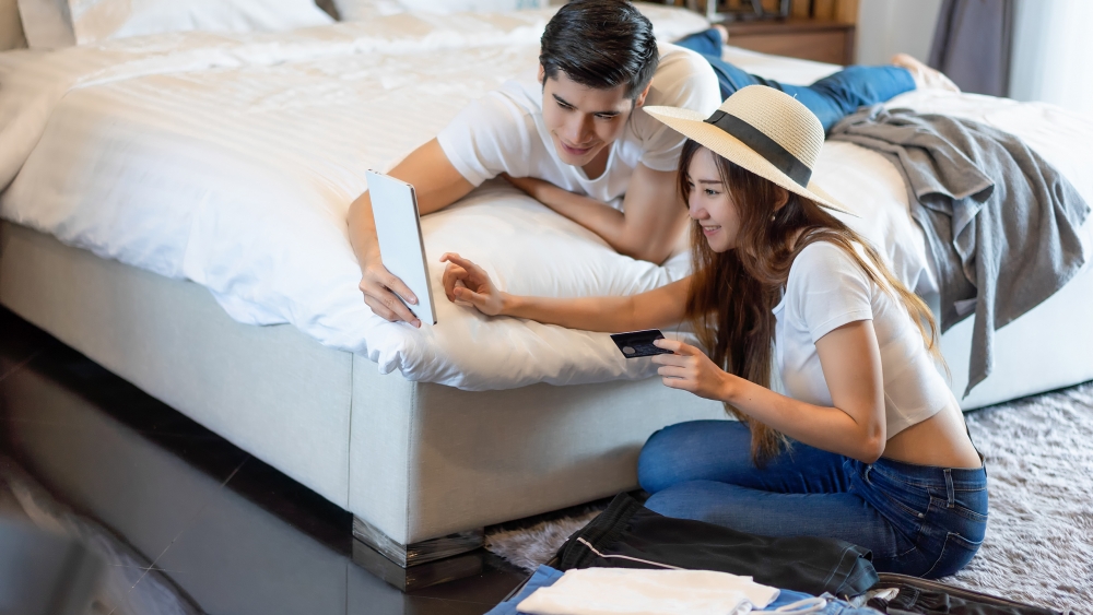 想慳錢可以用里數換機票，即睇8大精選信用卡的里數回贈和優惠！