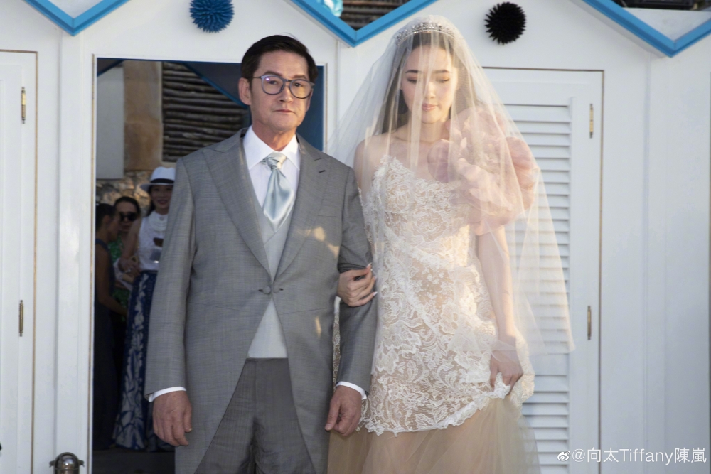 連郭碧婷爸爸嘅留言都被指坐實向佐有婚外情。