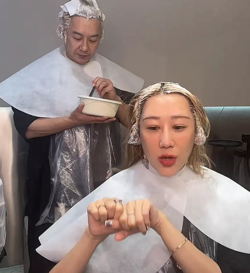 蔣麗莎澄清二人並冇離婚，證明二人感情依然甜蜜～