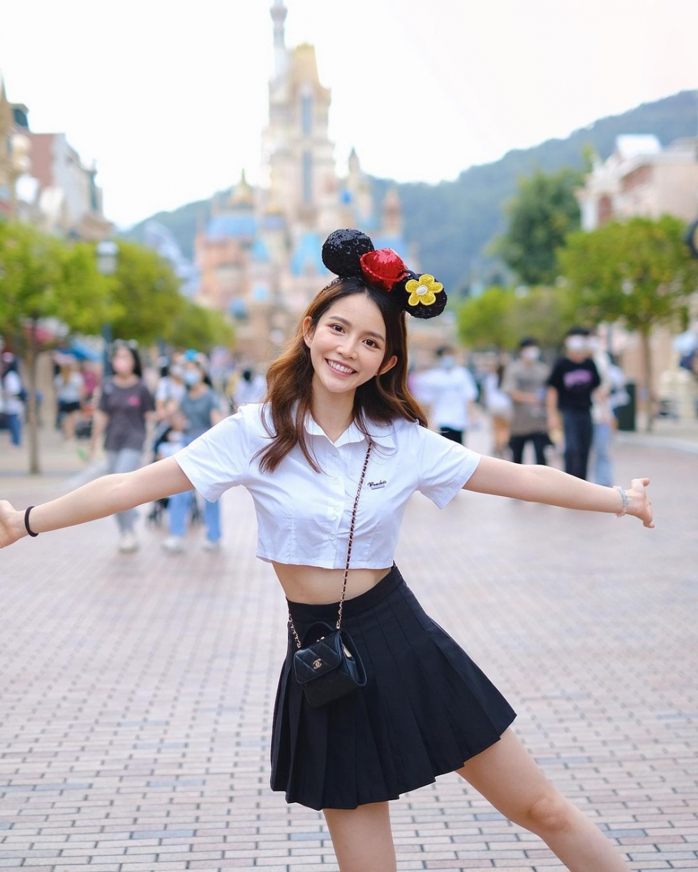 陳若思表示佢入行之前係電競公司工作，所以同鍾培生認識