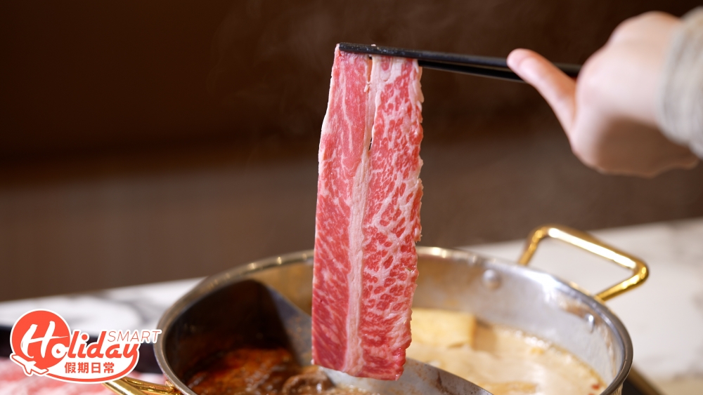 想嘆更高級的牛肉，可升級至美國Prime Grade霜降牛小排套餐，油花最為豐富又均勻，口感軟嫩。